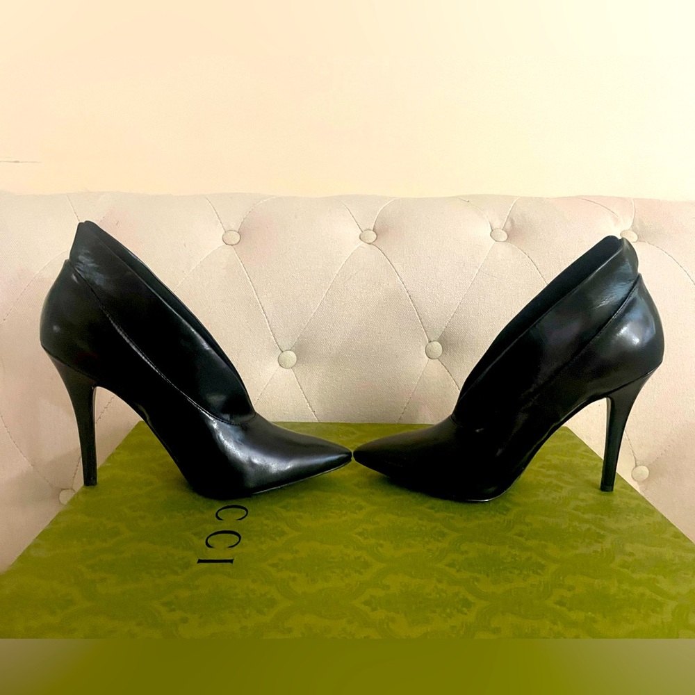 Nine West Sleek Black Leather Ankle Bootie